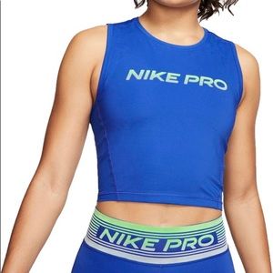 Nike Crop Top